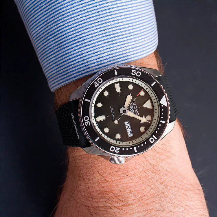 SEIKO MEN'S 5 SPORT AUTOMATIC WATCH (SRPD73K2)