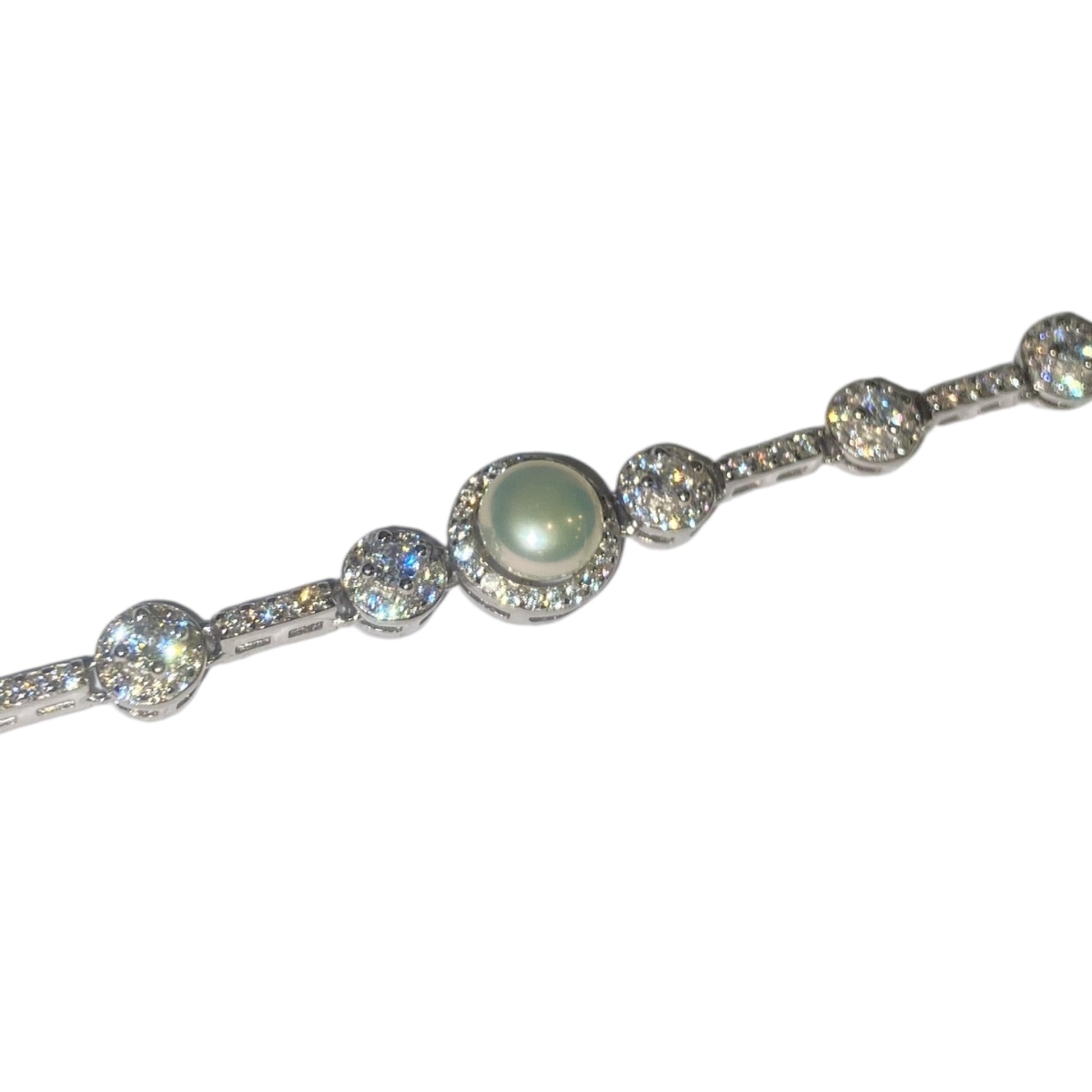 Silver Pearls Bracelet-اسوارة من الفضة مرصعة بالؤلؤ Silver Pearls Bracelet-اسوارة من الفضة مرصعة بالؤلؤ