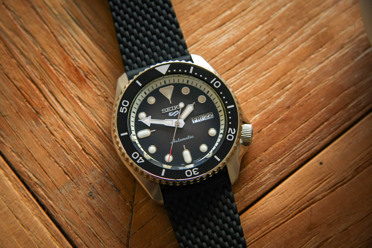 SEIKO  MEN'S 5 SPORT AUTOMATIC WATCH (SRPD73K2)